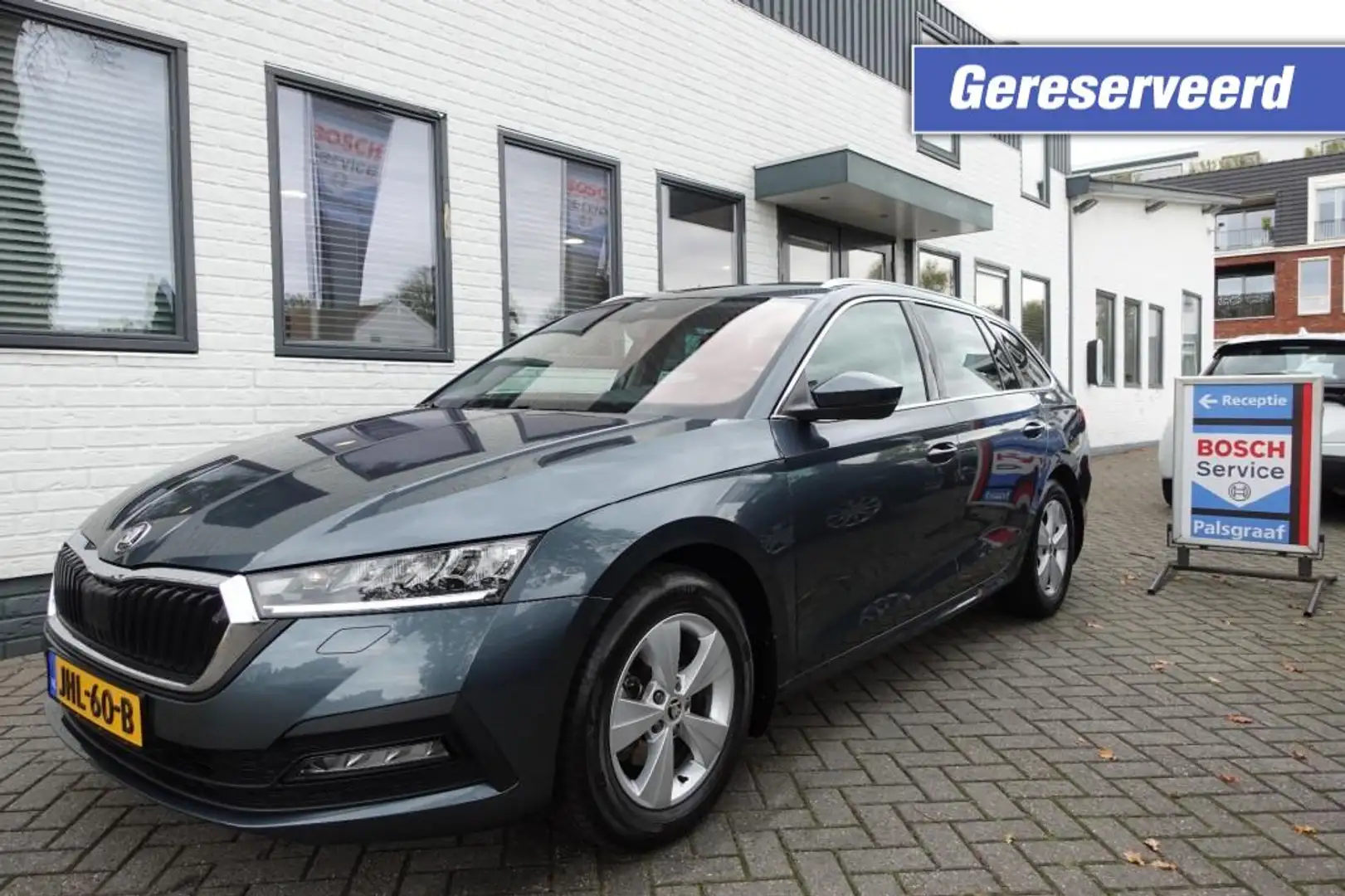 Skoda Octavia 1.0 TSI BNS ED. PLUS Automaat Trekhaak Stoel en St Grijs - 1