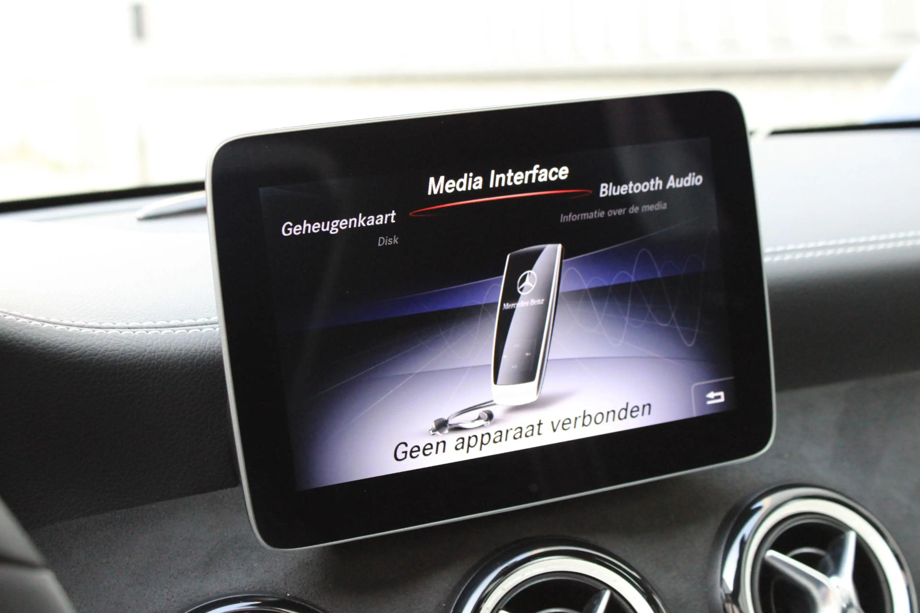 Mercedes-Benz CLA 180 AMG Pano | Distronic | Sfeerverlichting | Memory | — photo 28