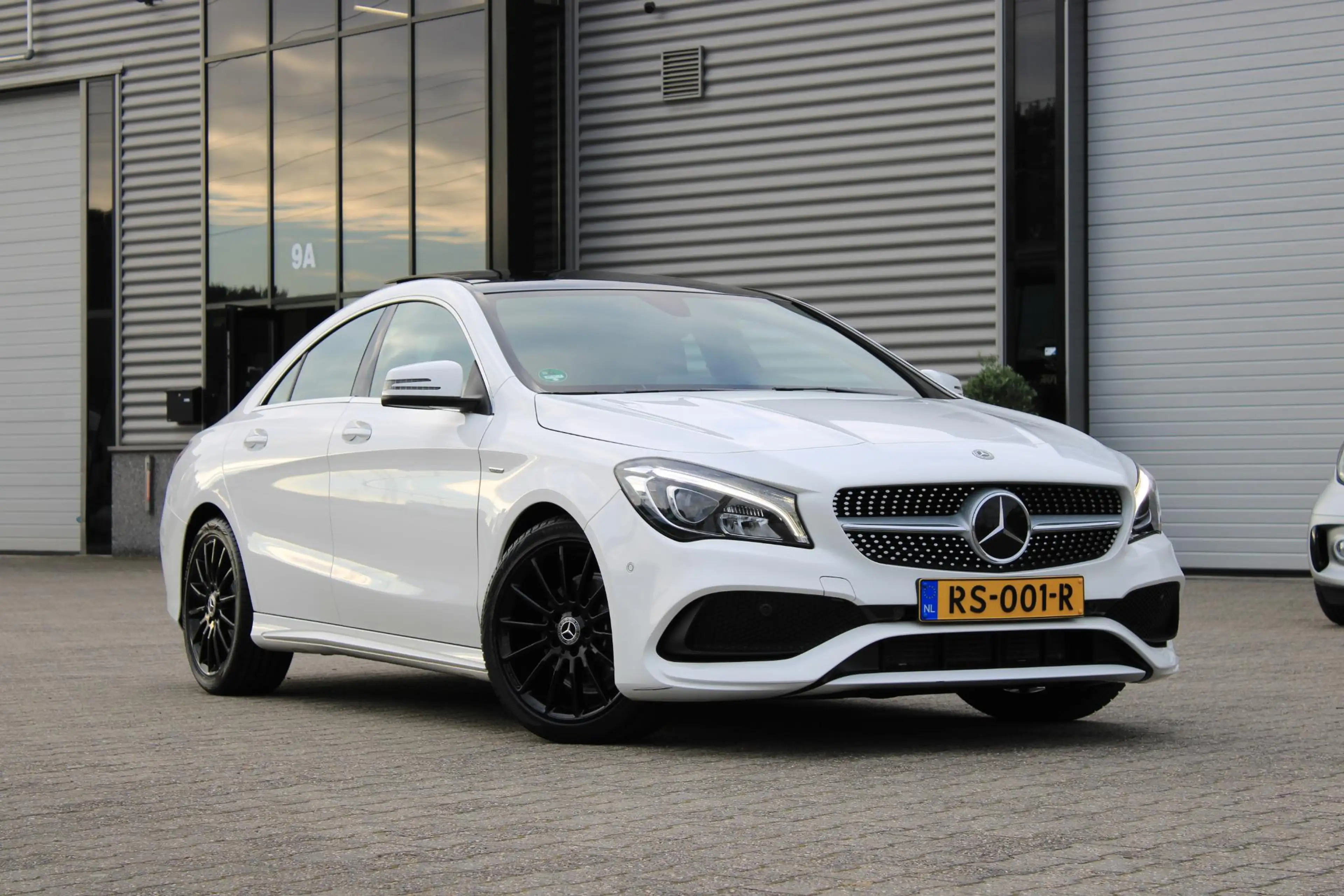 Mercedes-Benz CLA 180 AMG Pano | Distronic | Sfeerverlichting | Memory | — photo 4