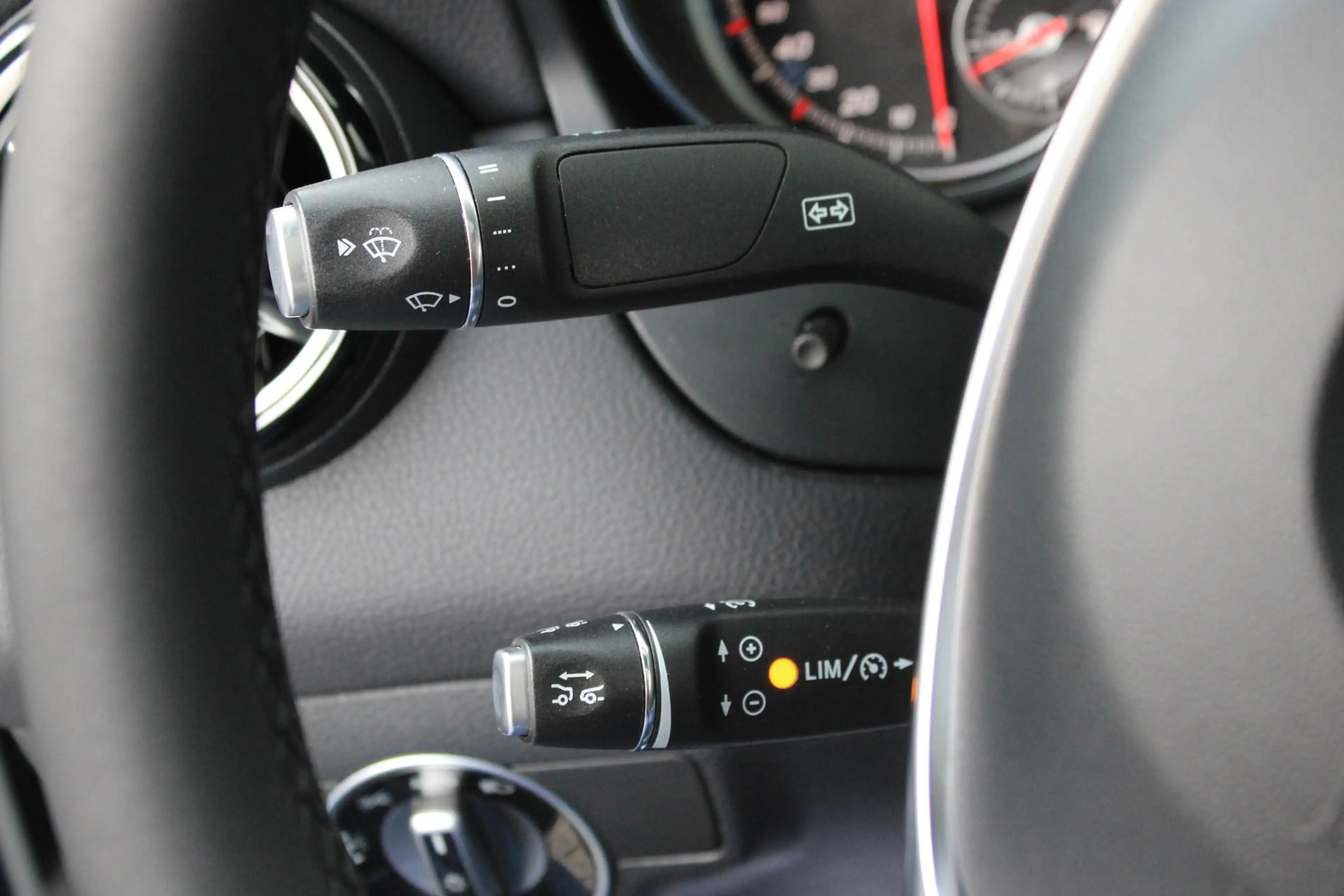 Mercedes-Benz CLA 180 AMG Pano | Distronic | Sfeerverlichting | Memory | — photo 32