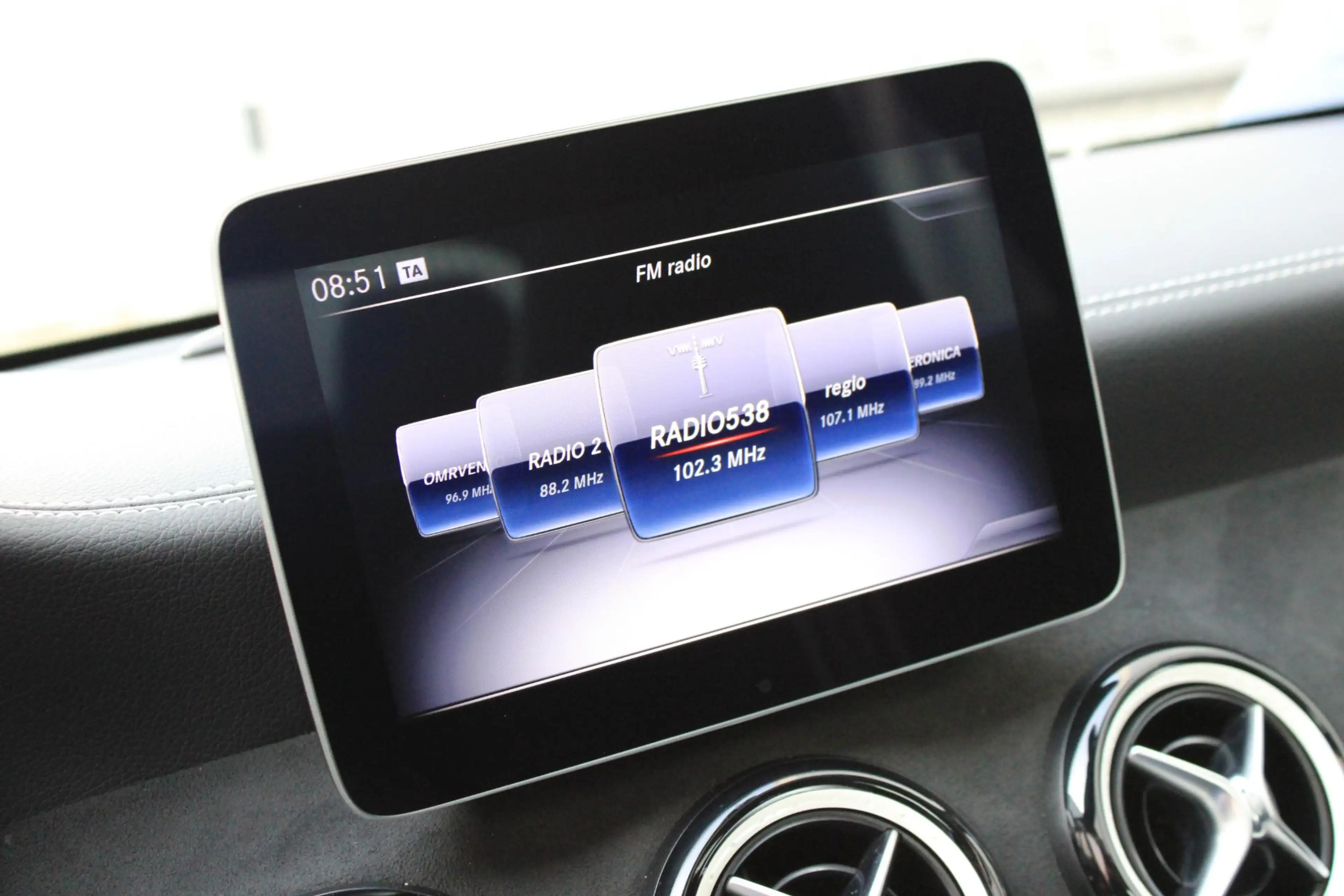 Mercedes-Benz CLA 180 AMG Pano | Distronic | Sfeerverlichting | Memory | — photo 30