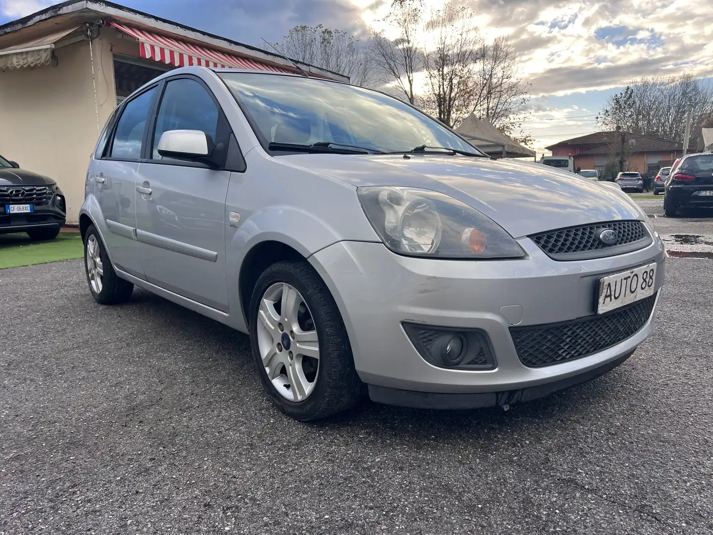 Ford Fiesta Fiesta 5p 1.2 Ghia Argento - 2