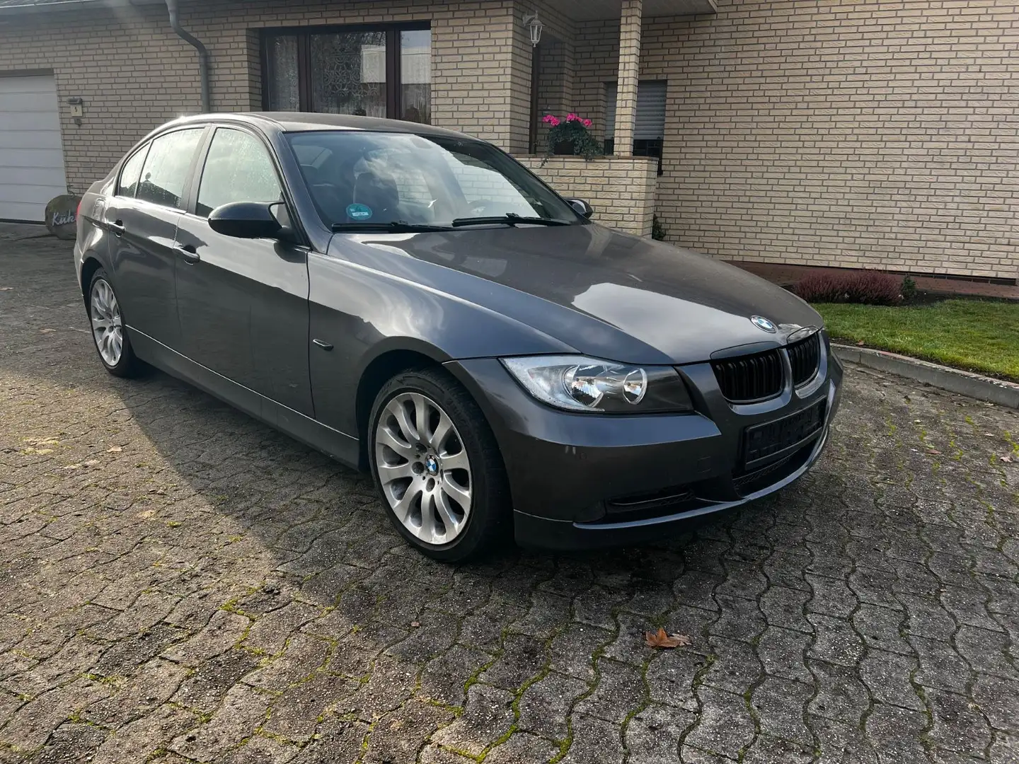 BMW 320 d Limousine, SHZ, PDC Gris - 1