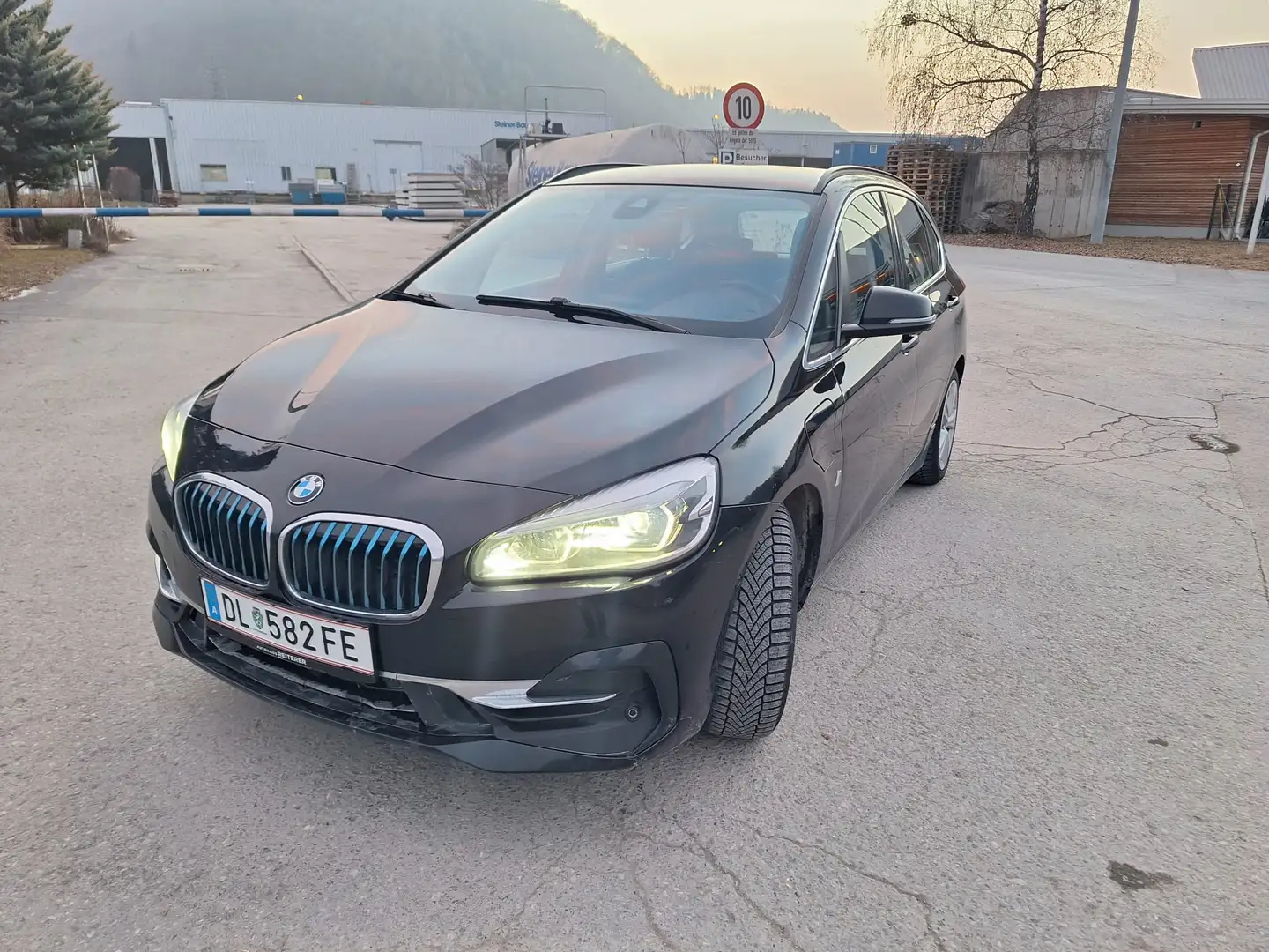 BMW 225 225xe PHEV iPerf. Active Tourer Luxury Line Aut. Luxury Line Schwarz - 1