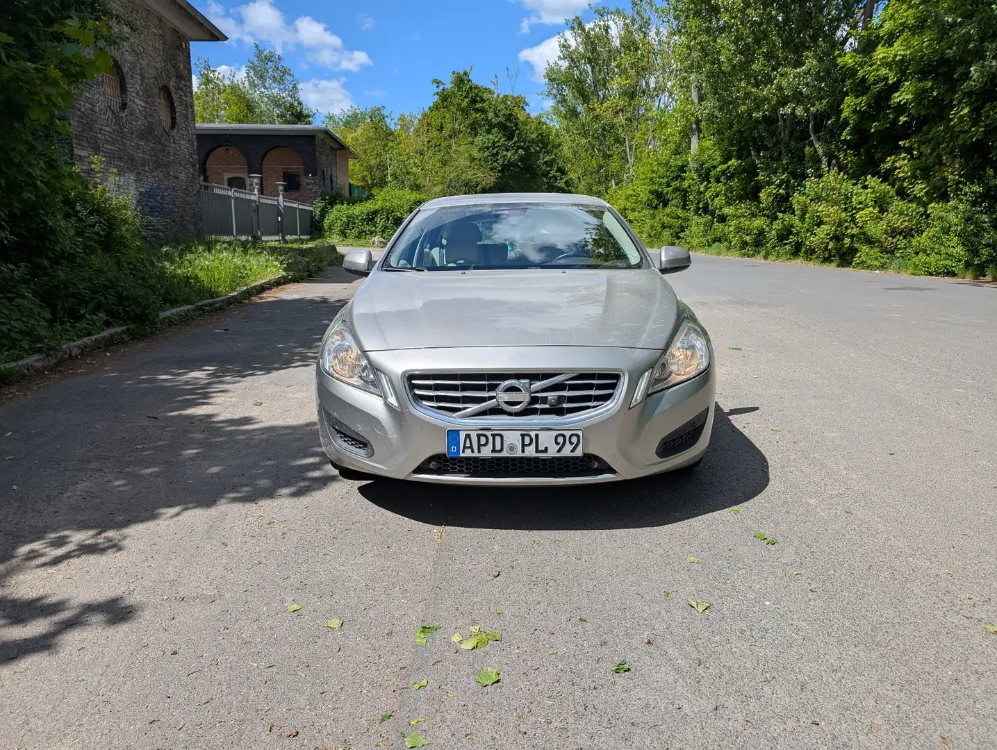 Volvo V60 D5 Geartronic Kinetic Amarillo - 2