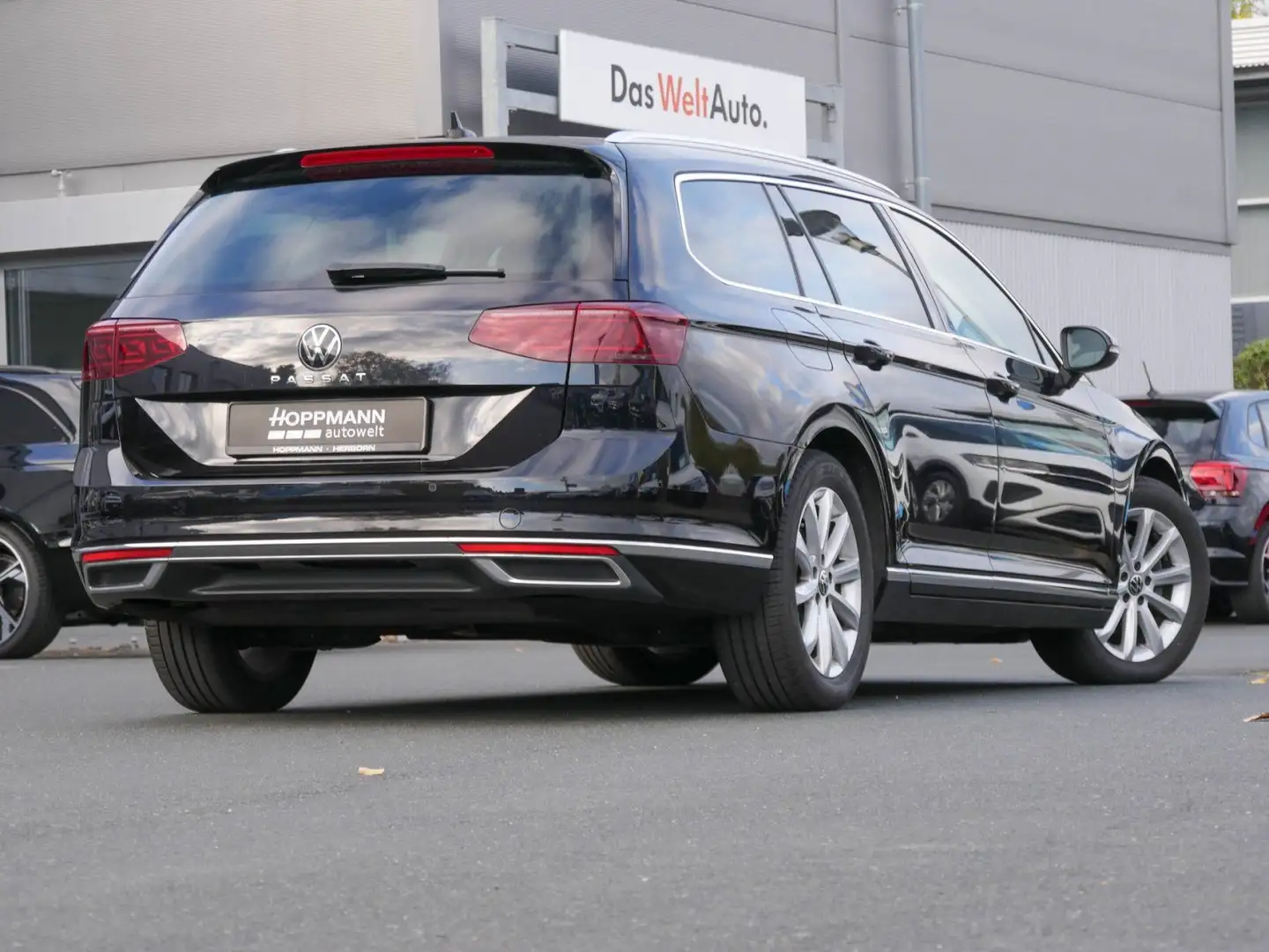 Volkswagen Passat Variant 2.0 TDI Elegance AHK Matrix-LED A Schwarz - 2