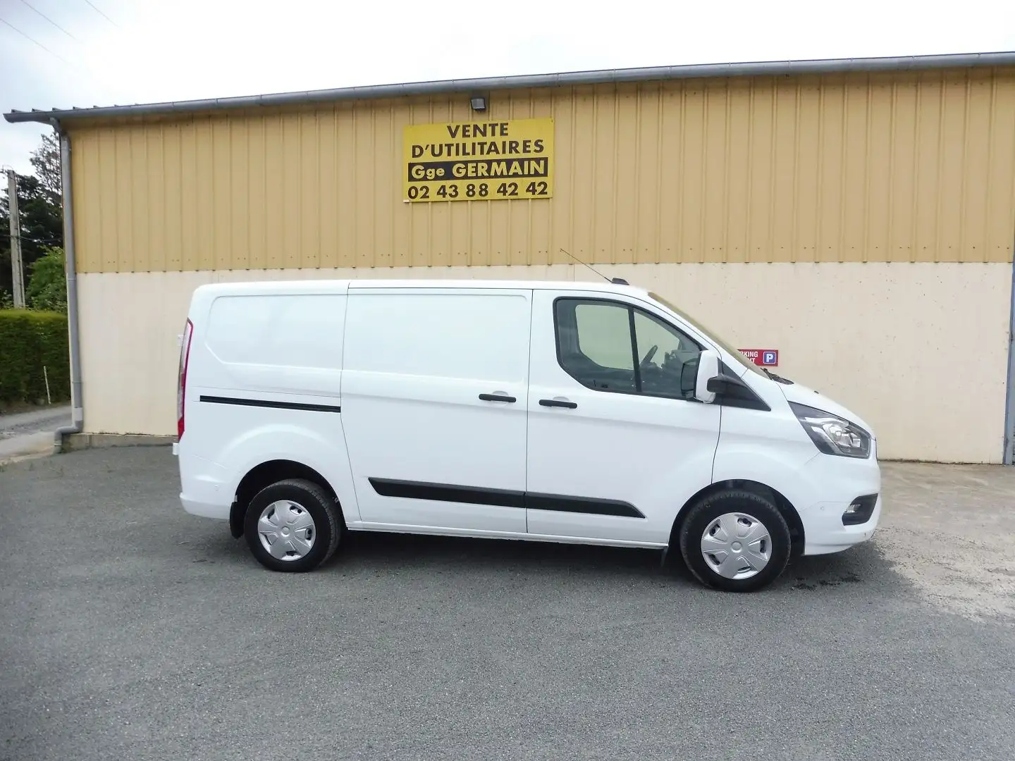Ford Transit Custom 260 L1H1 2.0 ECOBLUE 105 AMBIENTE 7CV Wit - 2