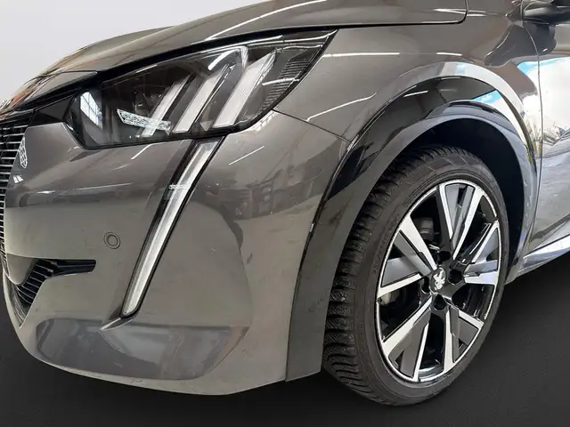 Peugeot 208 view 10