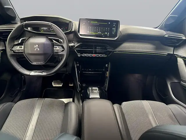 Peugeot 208 view 11