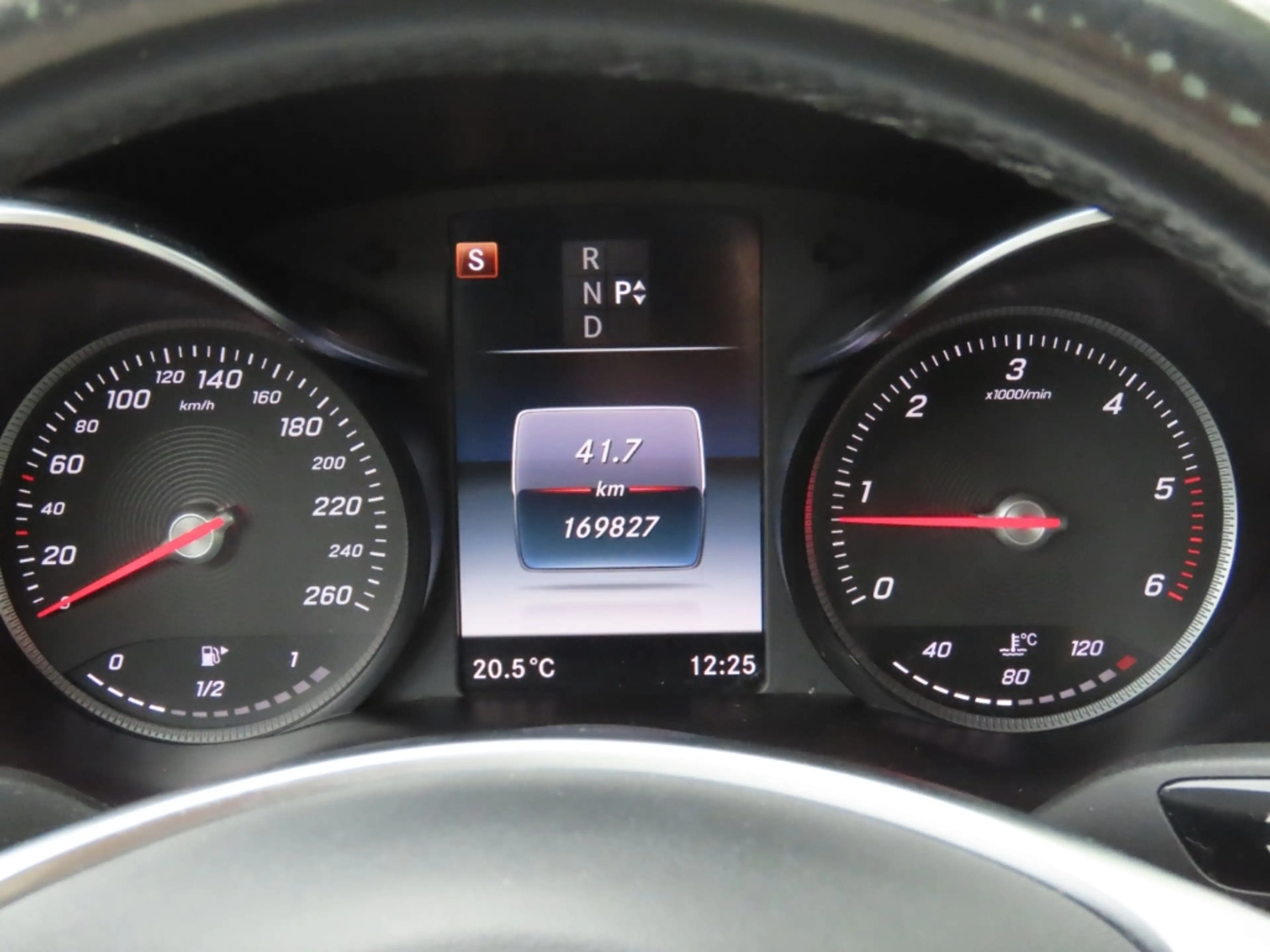 Mercedes-Benz C 250 d 4Matic AMG Keyless*Navi*Kam*Burmester — photo 14