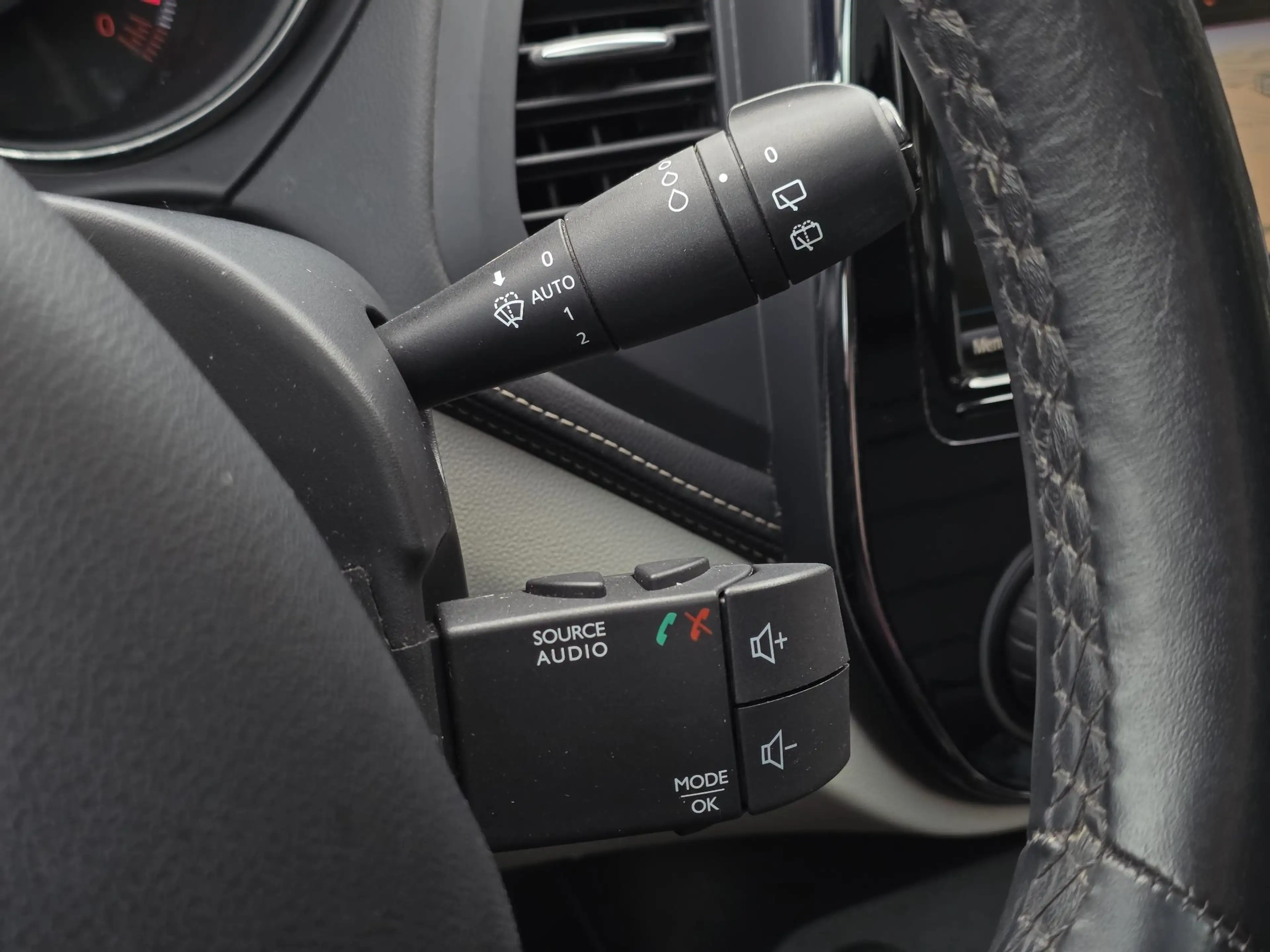 Renault Captur 1.2 TCe Initiale Paris /Apple Carplay/Panodak/Came — photo 17