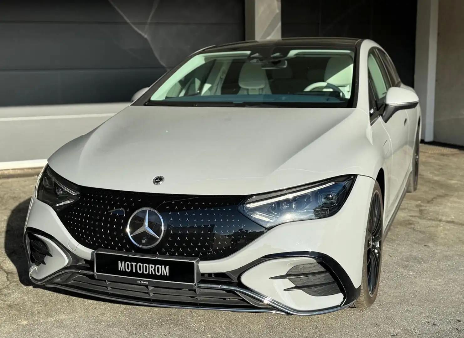 Mercedes-Benz EQE 350 4Matic PANORAMA EXCLUSIVE AMG-LINE Grau - 2