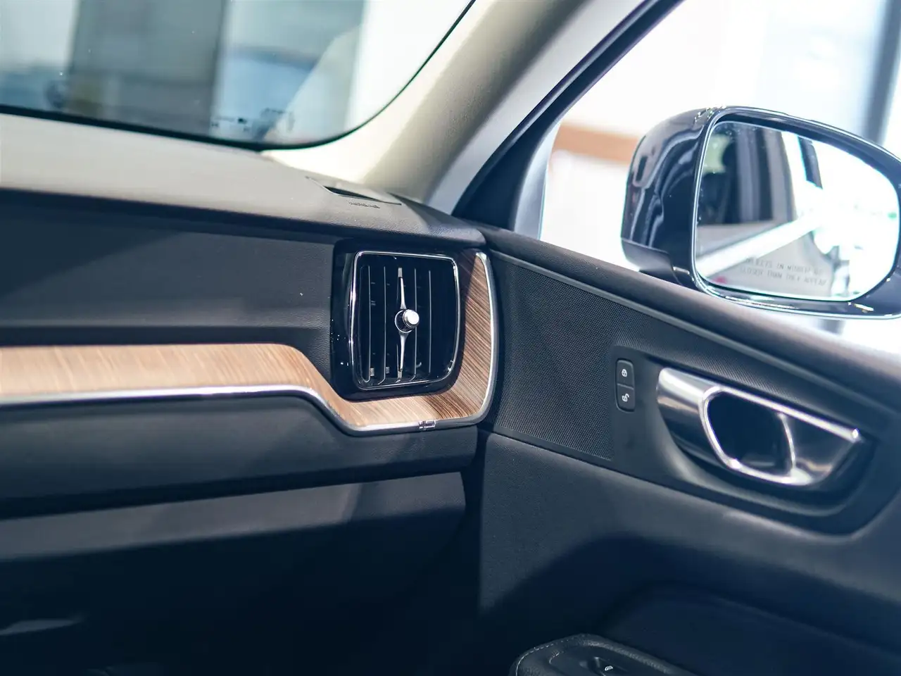 Volvo XC60 снимка Volvo XC60
