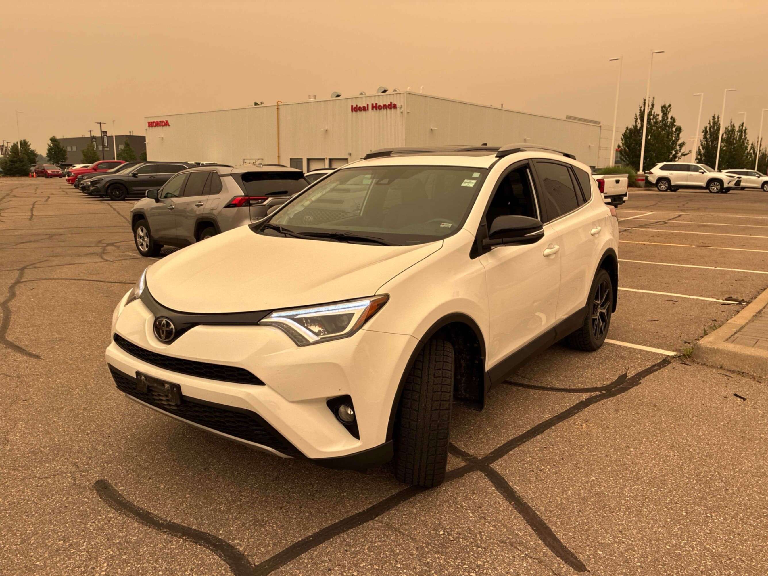 2018 Toyota RAV 4 AWD SE * NO ACCIDENT * SERVICE RECORDS * LOADED *