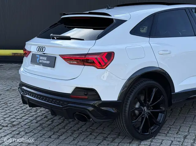 Audi Q3 view 10
