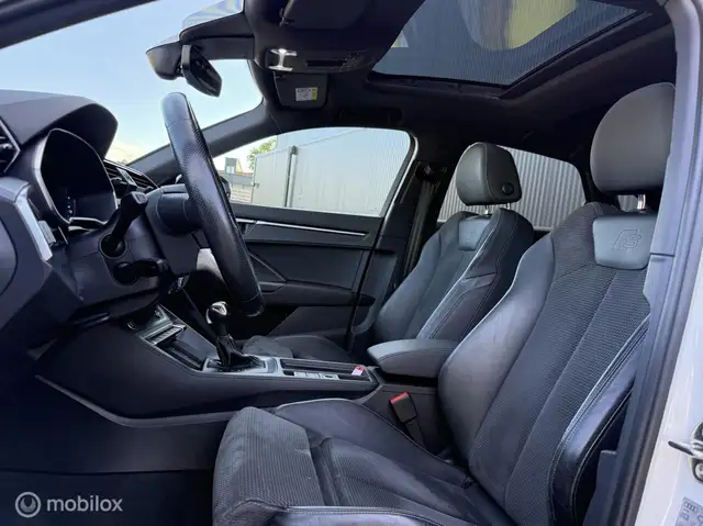 Audi Q3 view 4