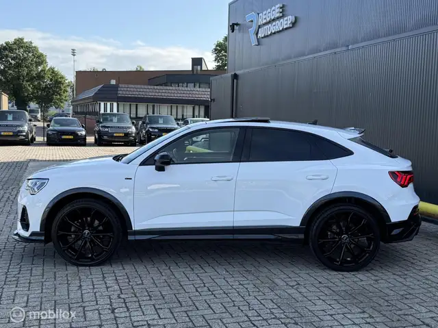 Audi Q3 view 8