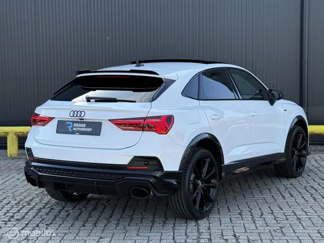 Audi Q3 view 3