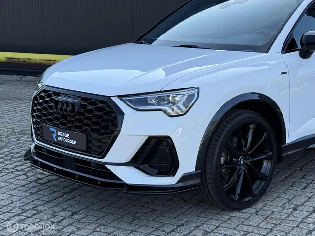 Audi Q3 view 6
