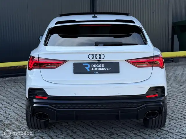 Audi Q3 view 9
