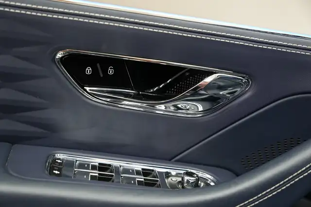 Bentley Flying Spur view 29
