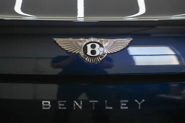 Bentley Flying Spur view 24