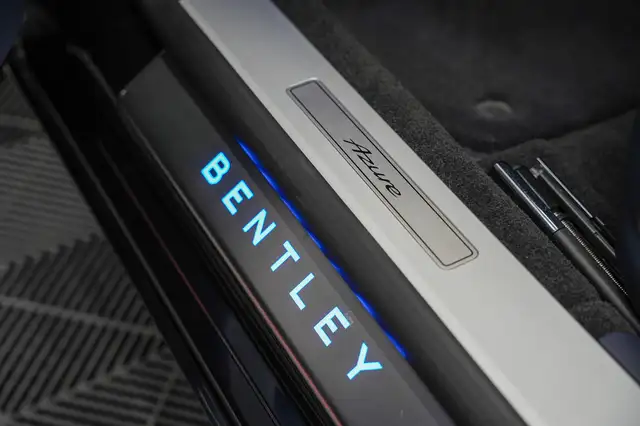 Bentley Flying Spur view 26