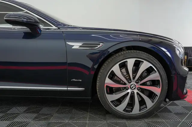 Bentley Flying Spur view 15