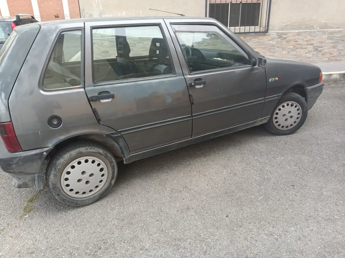 Fiat Uno 5p 1.0 Fire 45cv - 1