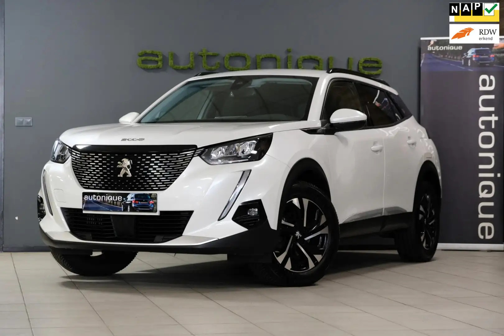 Peugeot 2008 1.2 PureTech **Roadtrip** 43dkm! Automaat/Navigati Wit - 1