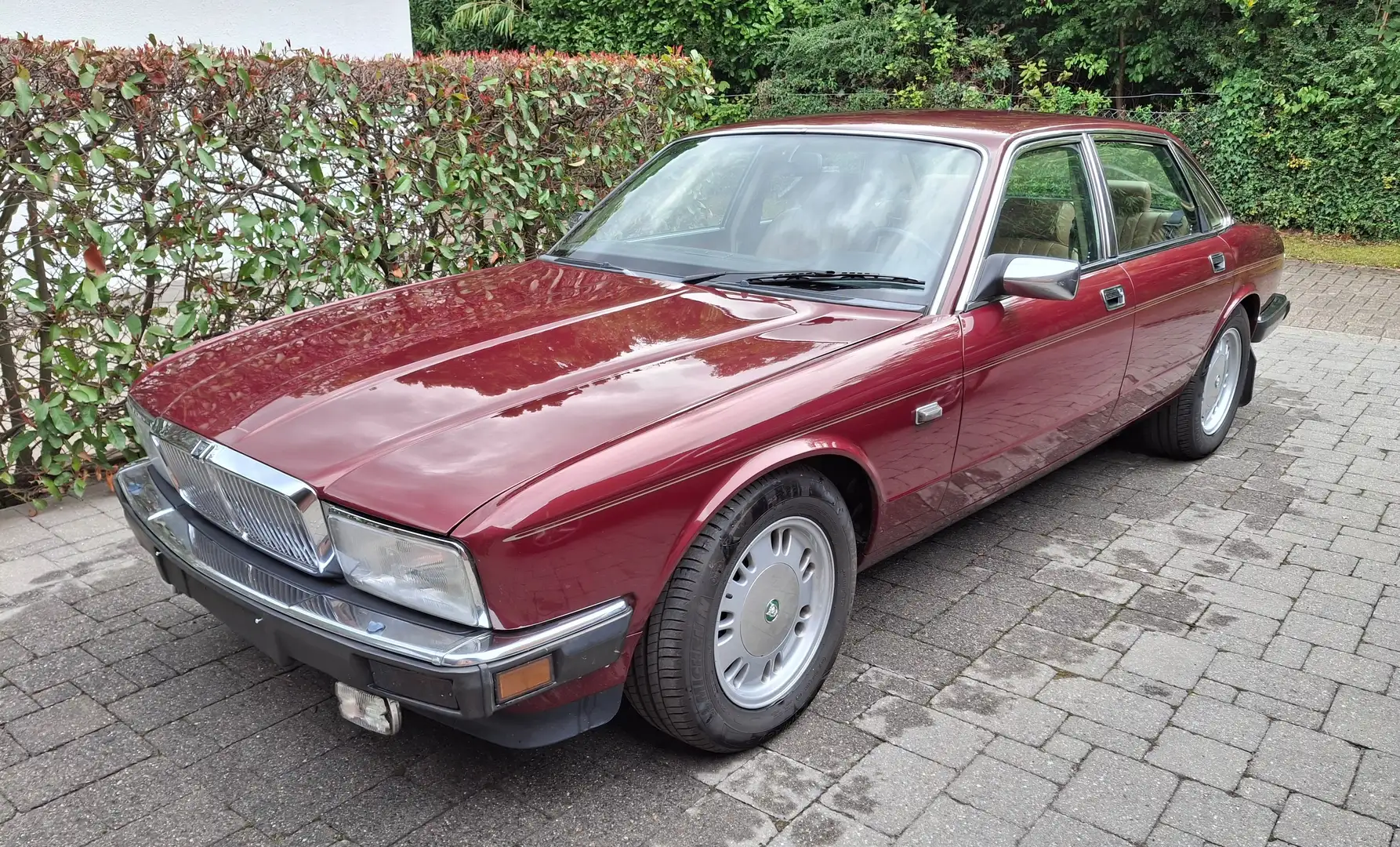 Jaguar XJ40 XJ6 Sovereign Roşu - 2
