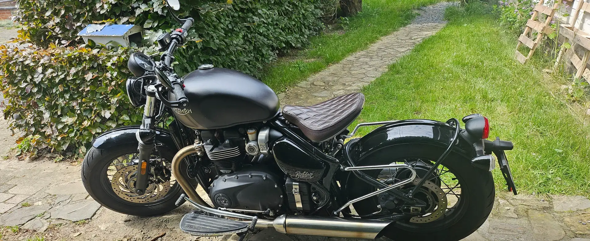 Triumph Bonneville Bobber bi-color Black - 1