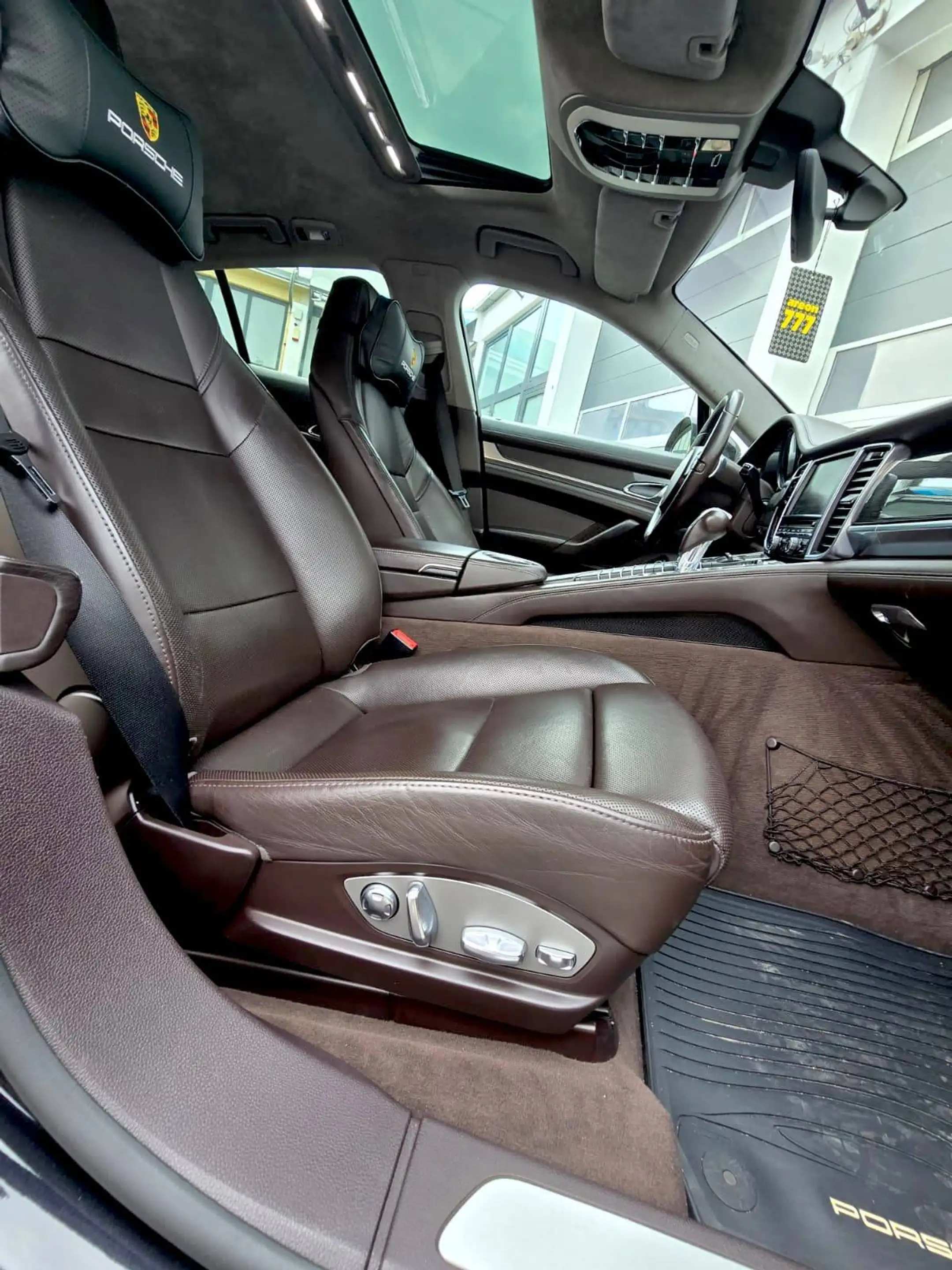 Porsche Panamera Turbo — photo 11