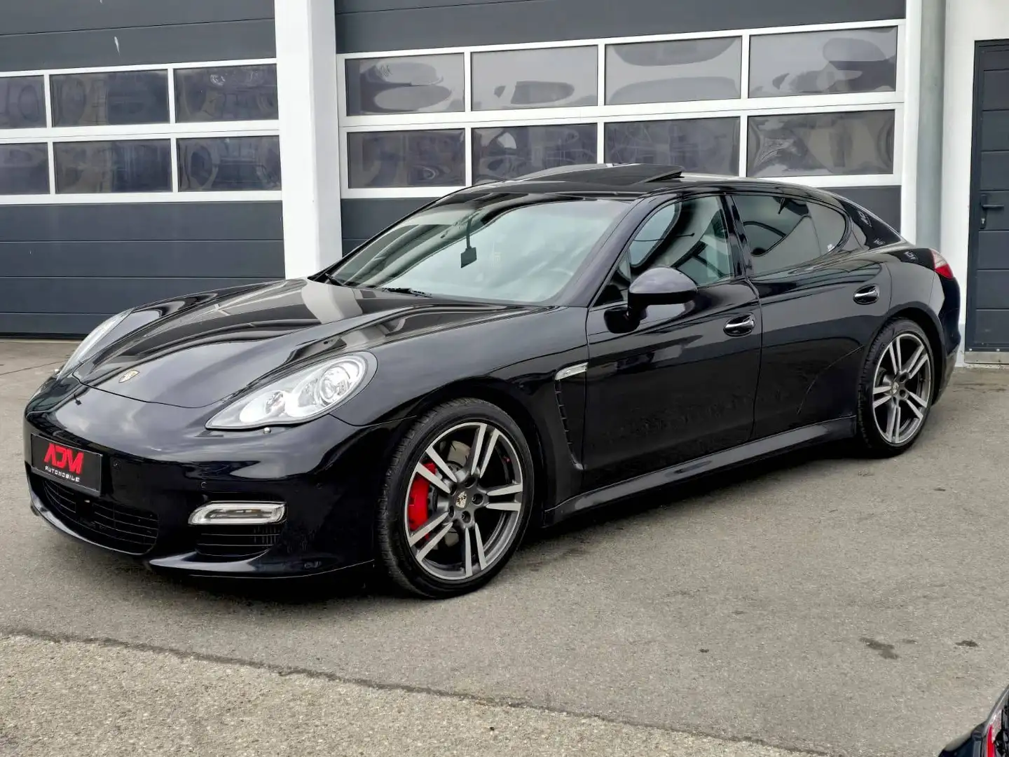 Porsche Panamera Turbo Schwarz - 1