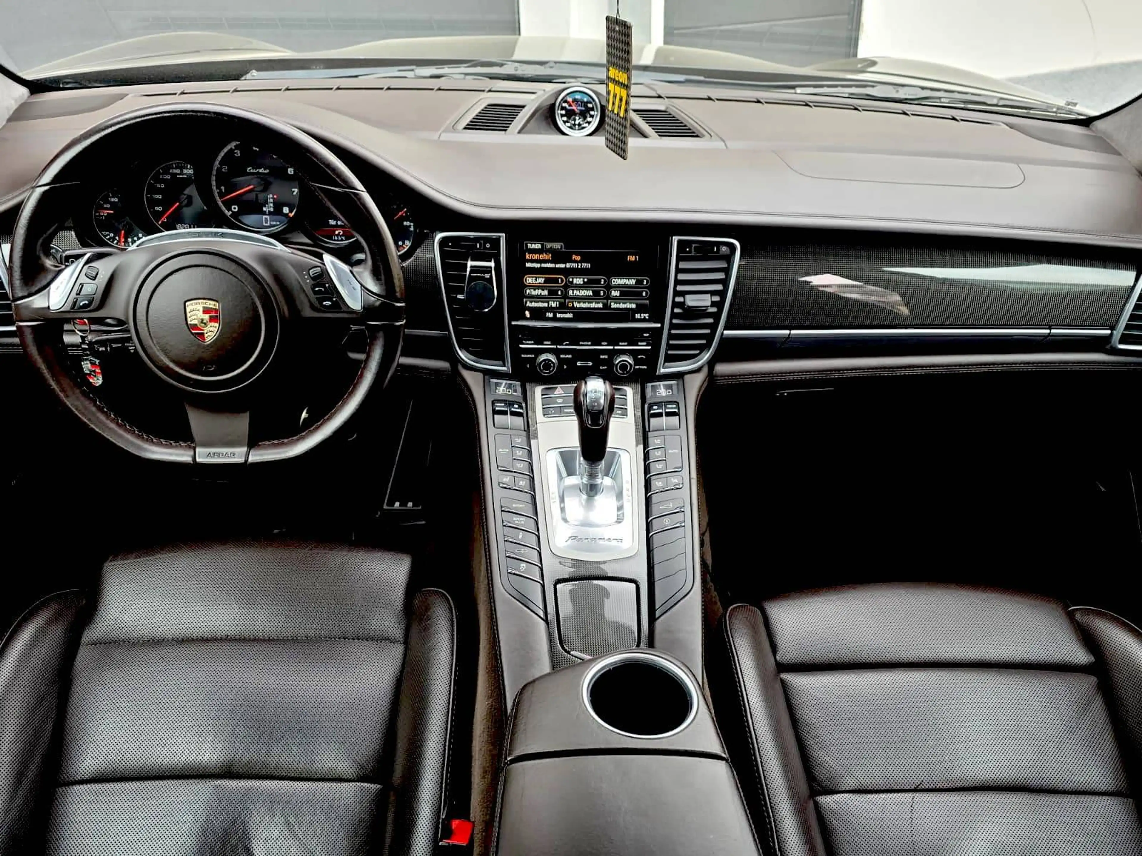 Porsche Panamera Turbo — photo 7