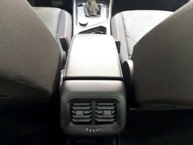 Volkswagen Tiguan view 14