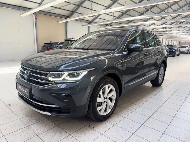 Volkswagen Tiguan view 3