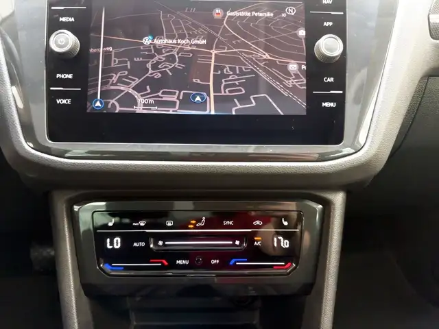 Volkswagen Tiguan view 12