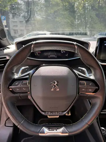 Peugeot 2008 view 11