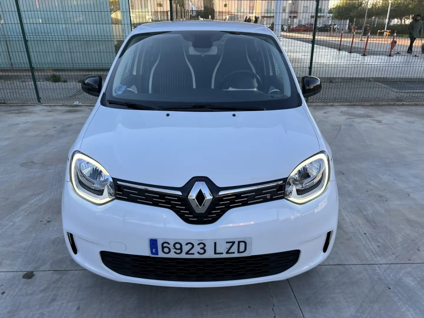 Renault Twingo Electric S.L. Urban Night R80 60kW Batería 20kW/h Bílá - 2