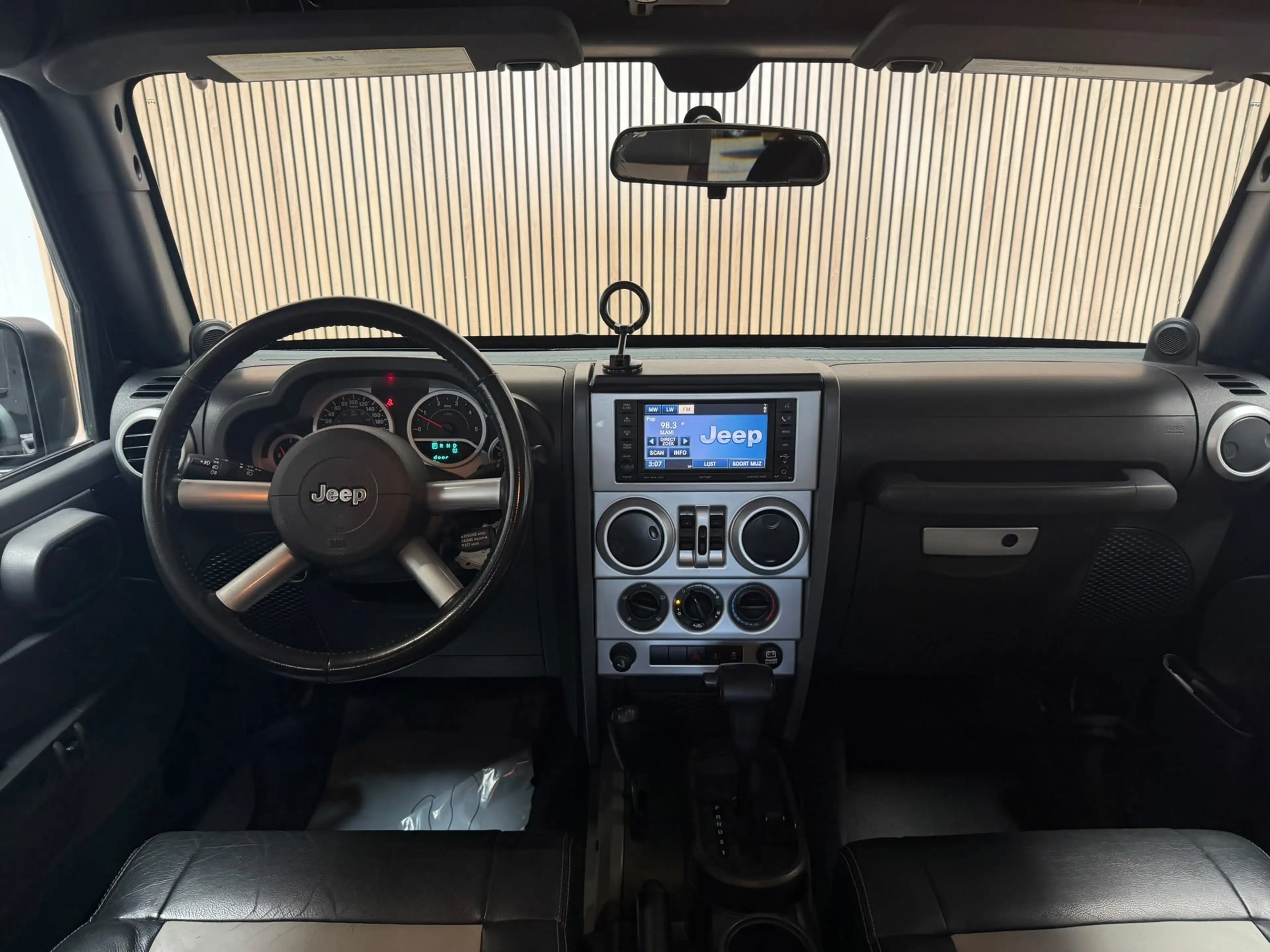 Jeep Wrangler JEEP UNLIMITED - GRIJS KENTEKEN - TREKHAAK - AIRCO — photo 3