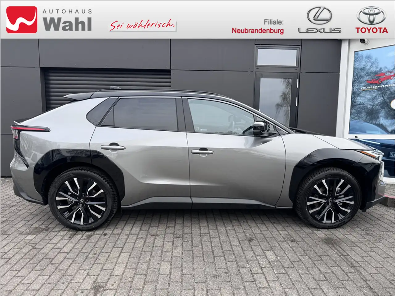 Toyota bZ4X AWD Lounge 12