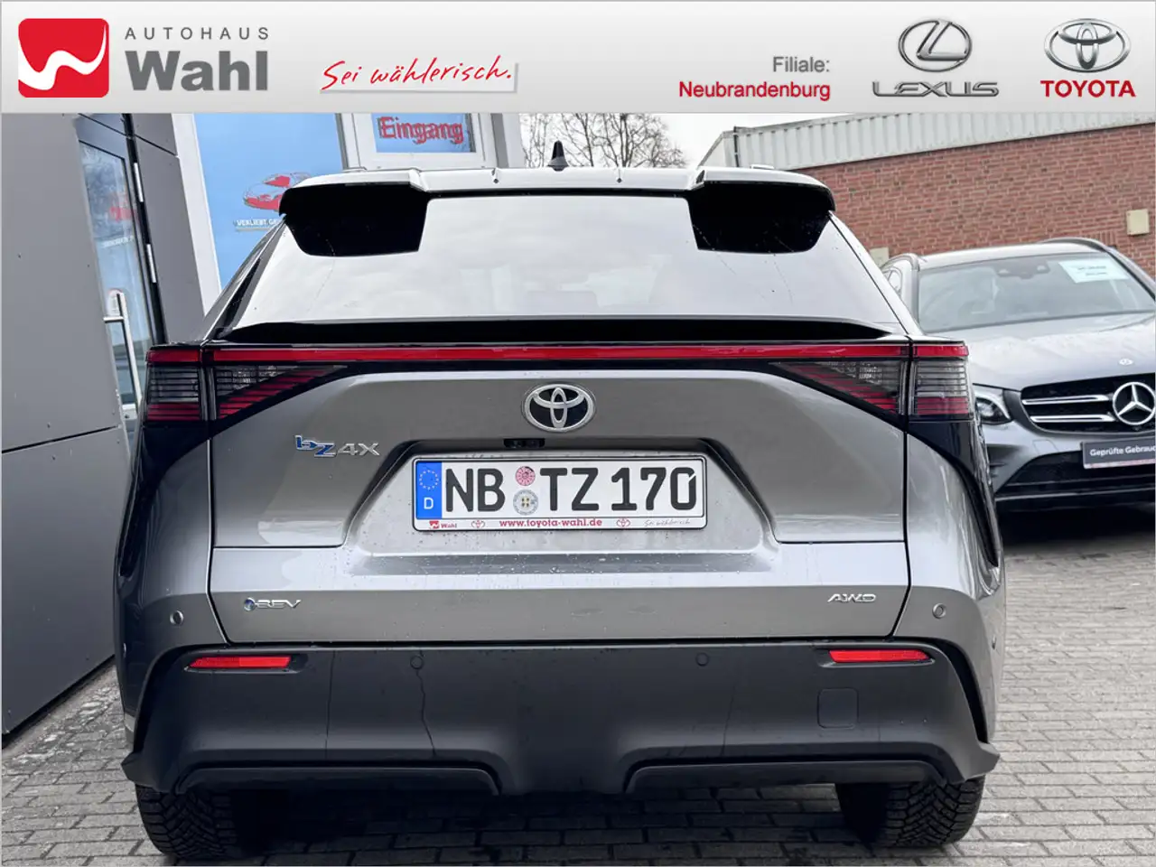 Toyota bZ4X AWD Lounge 11