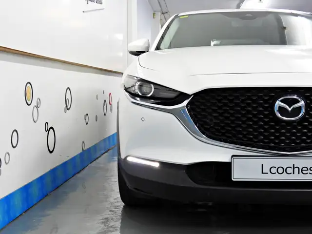 Mazda CX-30 view 8
