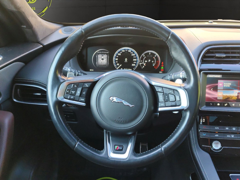 Jaguar F-Pace 30d S AWD — photo 12