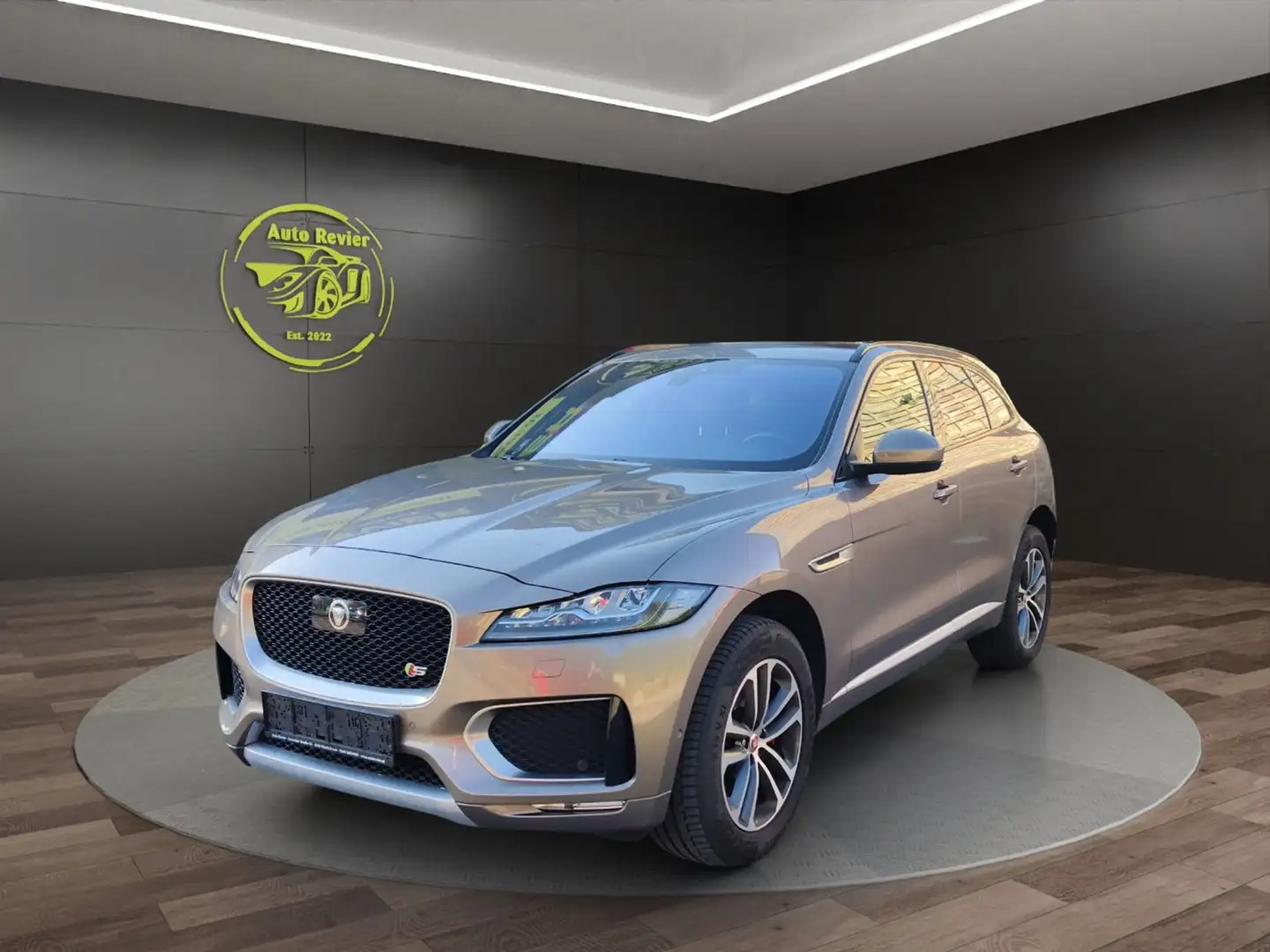 Jaguar F-Pace 30d S AWD Braun - 1