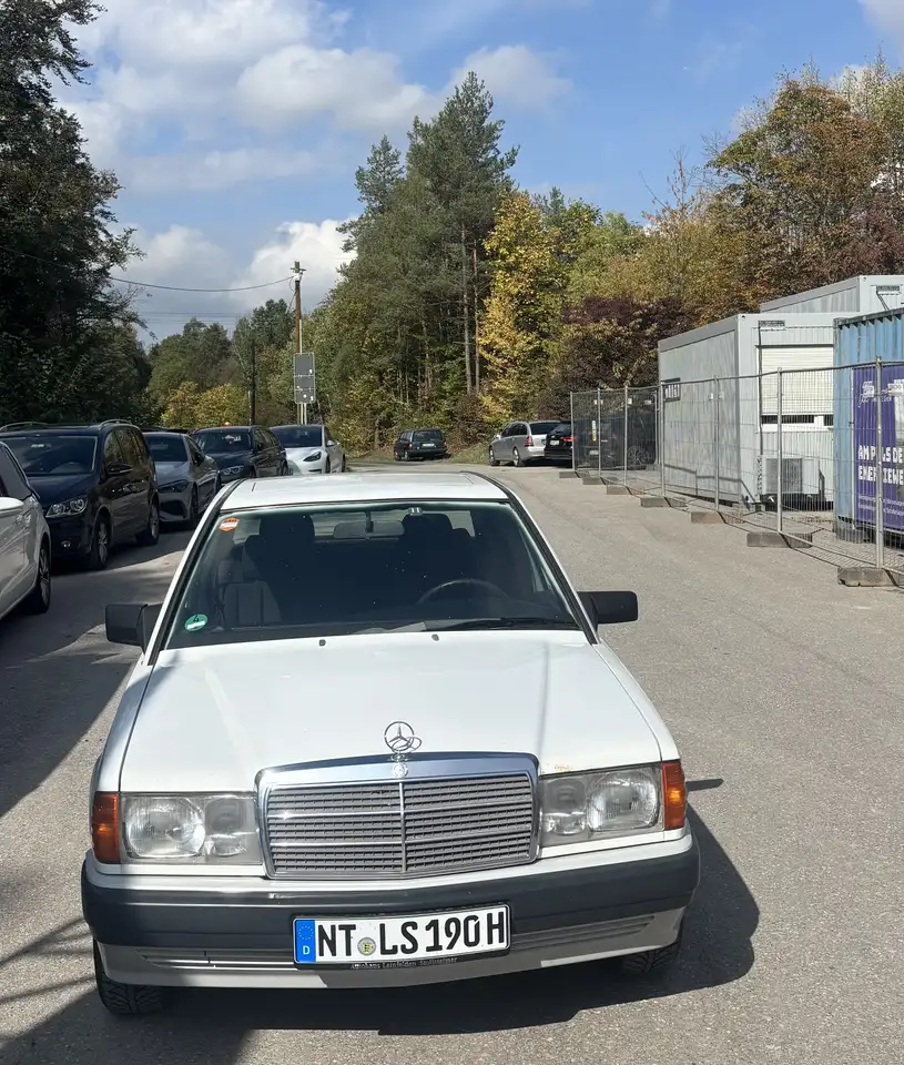 Mercedes-Benz 190 E, foto 1