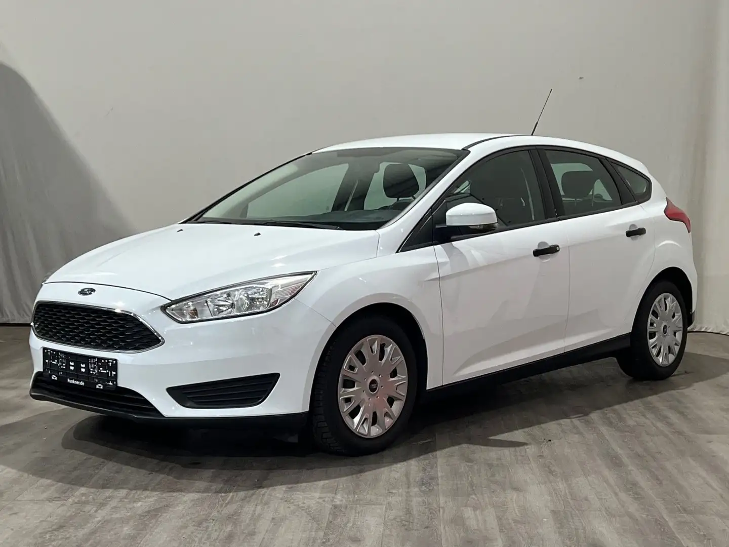 Ford Focus Lim. Ambiente Weiß - 1