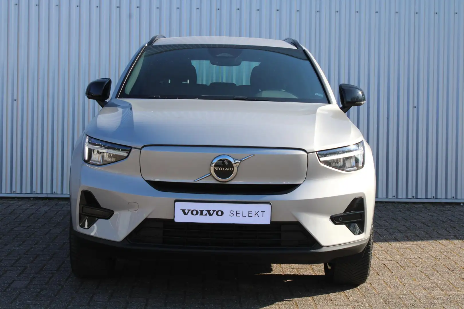 Volvo XC40 Single Motor Extended Range Plus 82 kWh, Achteruit Grijs - 2