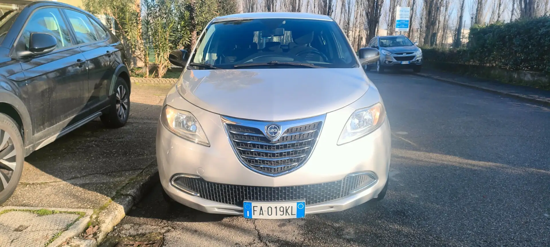 Lancia Ypsilon 1.2 69 CV 5 porte GPL Gold Argento - 2